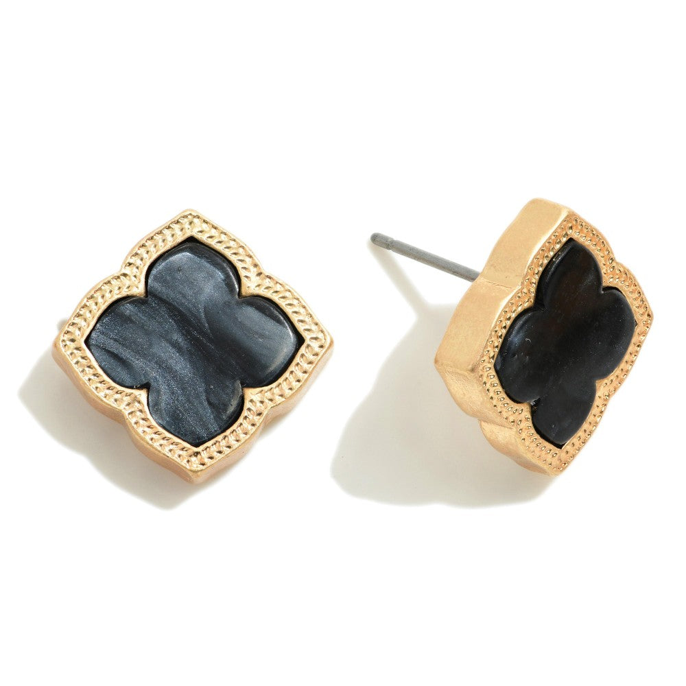 Clover stud