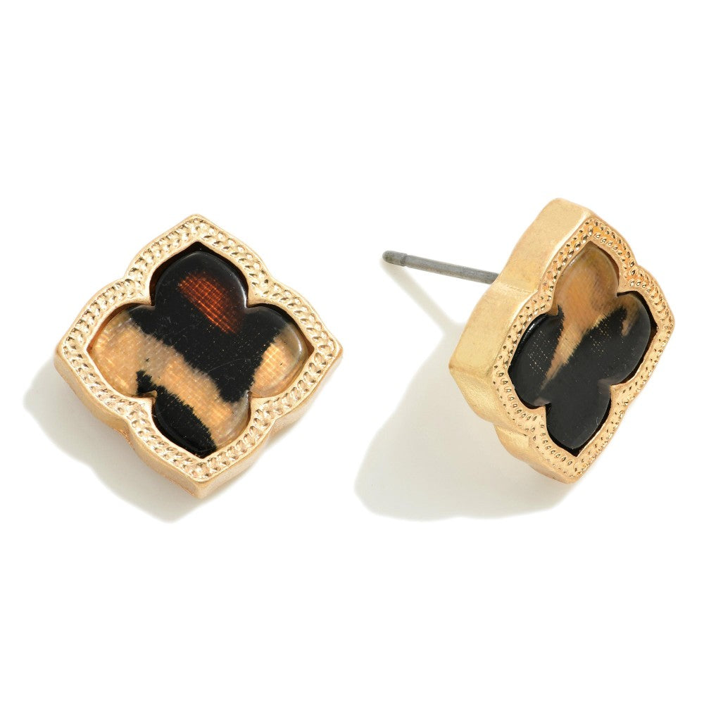 Clover stud