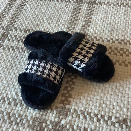 Houndstooth slippers