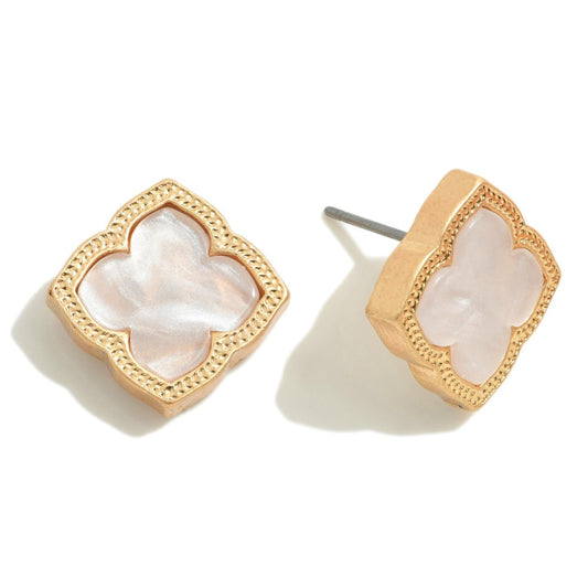 Clover stud