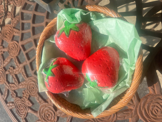 Strawberry bathbomb