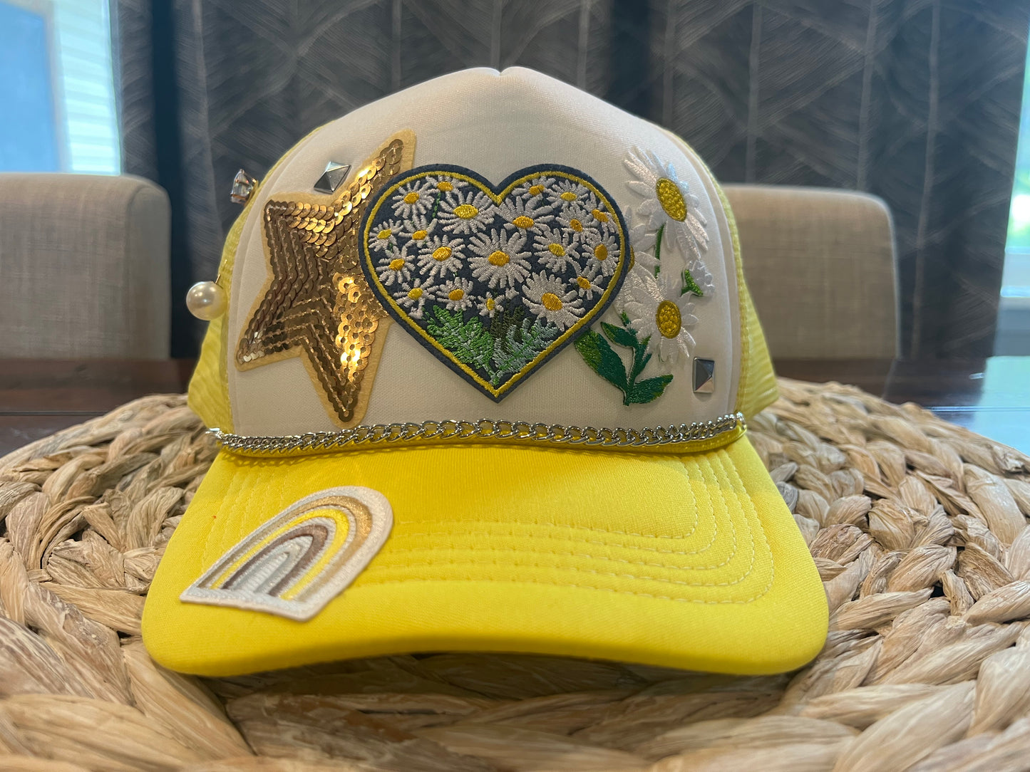 Daisy fields trucker